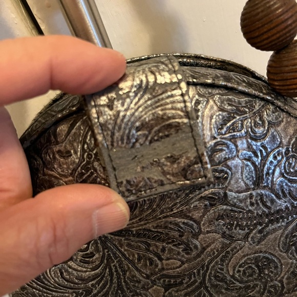 J & X NY Elegant Small Silver Floral Tooled Look Handbag with Brown Handle - Picture 8 of 8